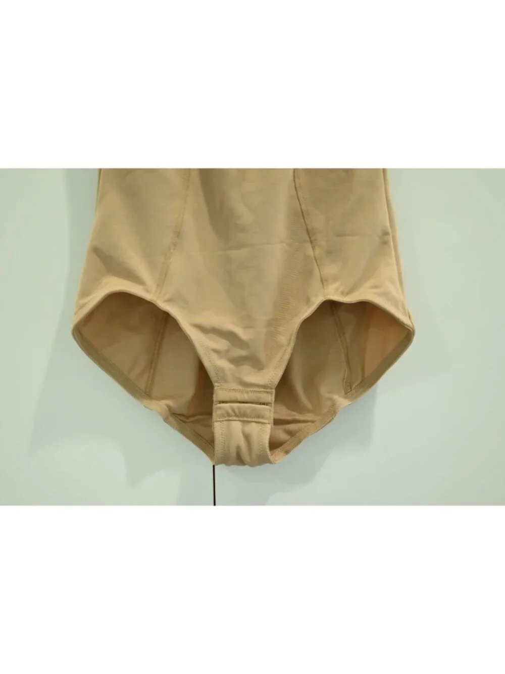 Maidenform Open Bust Tummy Control Shapewear Bodysuit Sz M Beige Tan FL2656